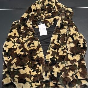 Love Tree Camo Faux Fur Hoodie Size Medium New With Tags